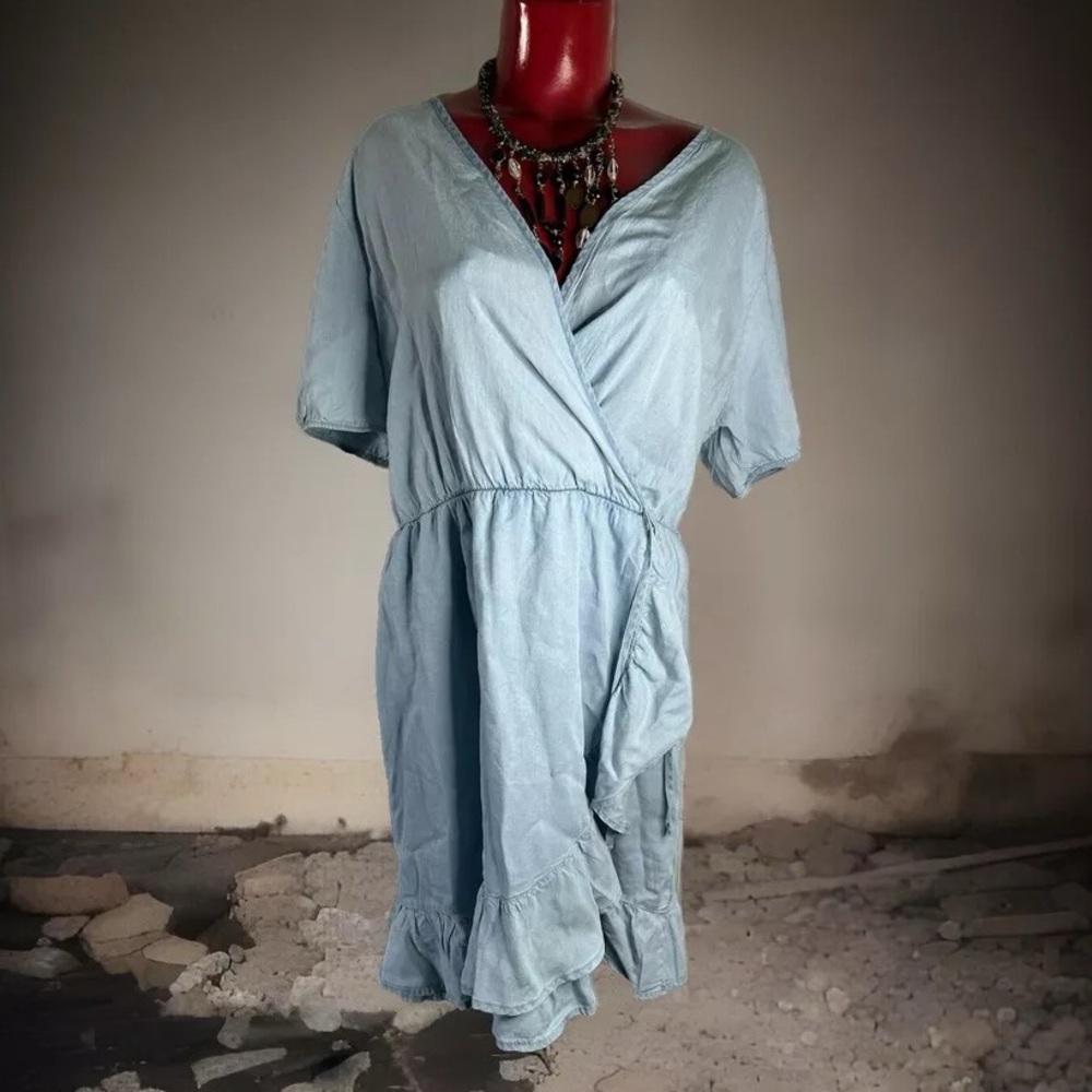 Madison + Hudson Women's Dress Size XL light Blue